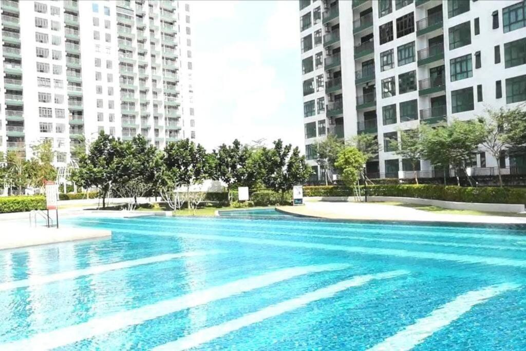 Yolo Budget Premium Facilities One Apartment *