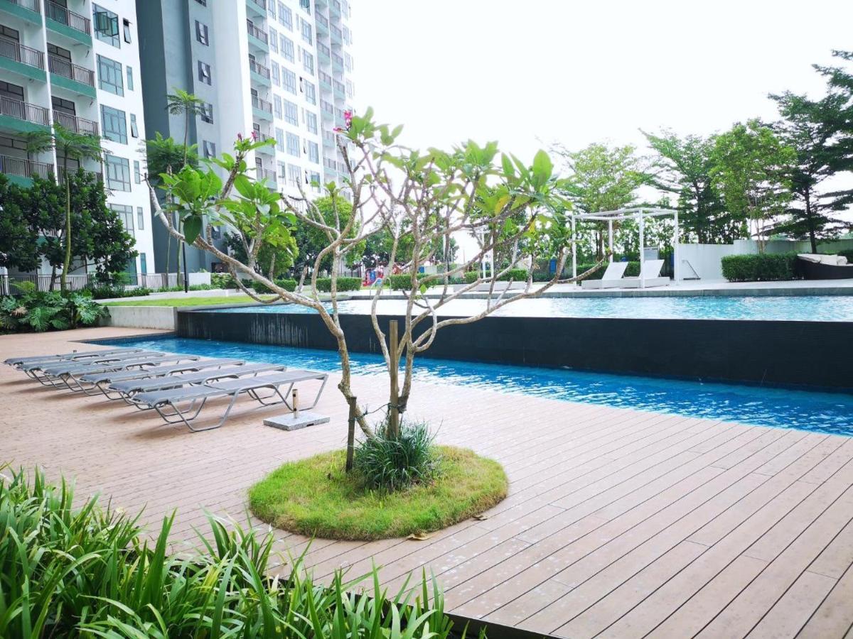 Yolo Budget Premium Facilities One Apartment *