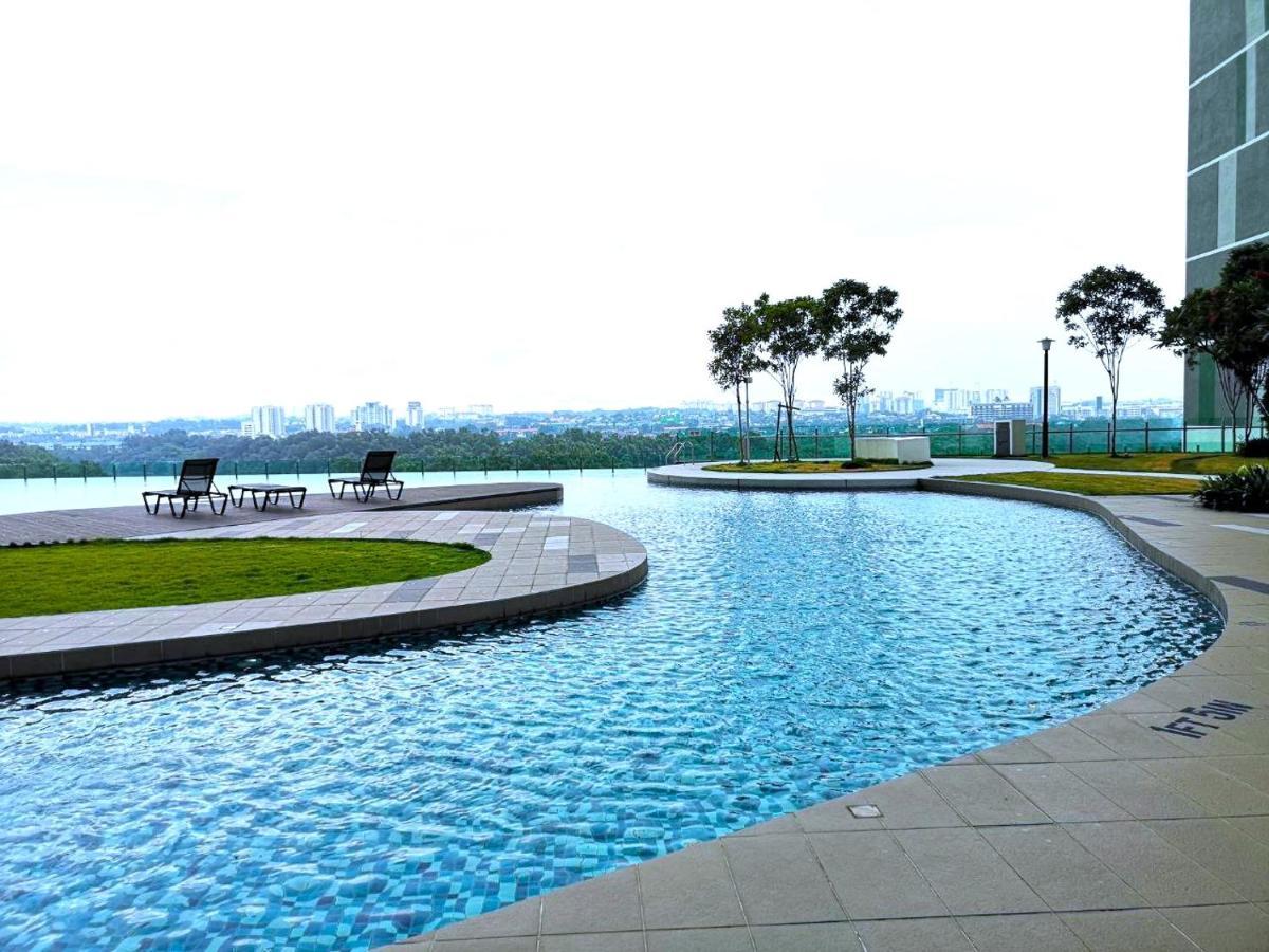 Yolo Budget Premium Facilities One Johor Bahru